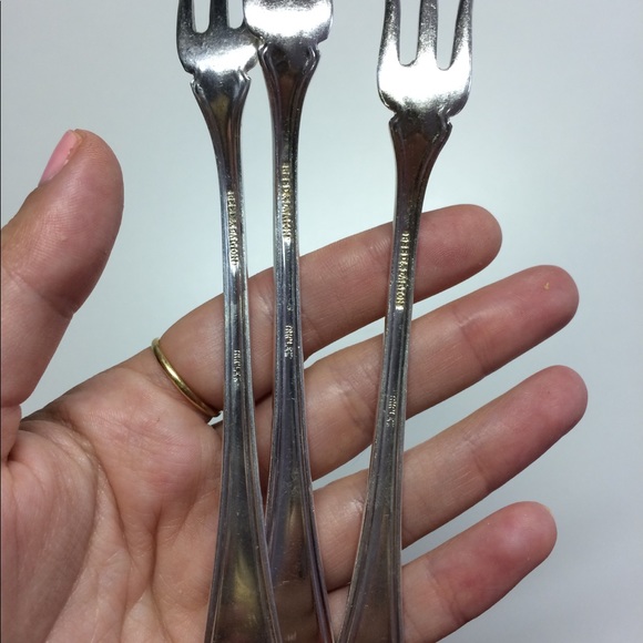Reed & Barton ALDEN 3 x Cocktail /Seafood Forks - Picture 2 of 3